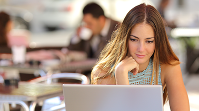 Young woman at a laptop in a restaurant